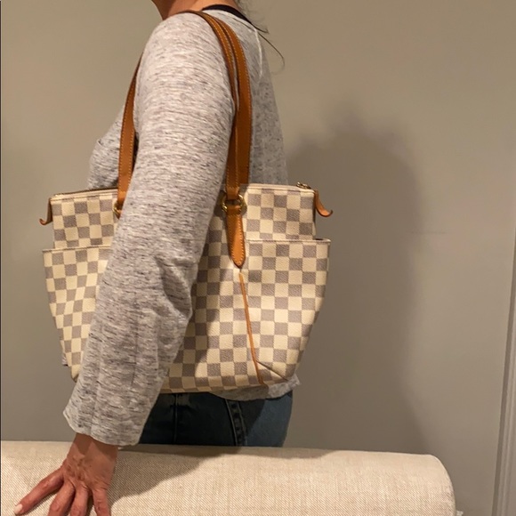 Louis Vuitton bag - Picture 2 of 3
